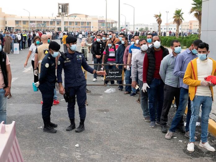 More than 27,000 immigrant workers leave Kuwait in past 3 months