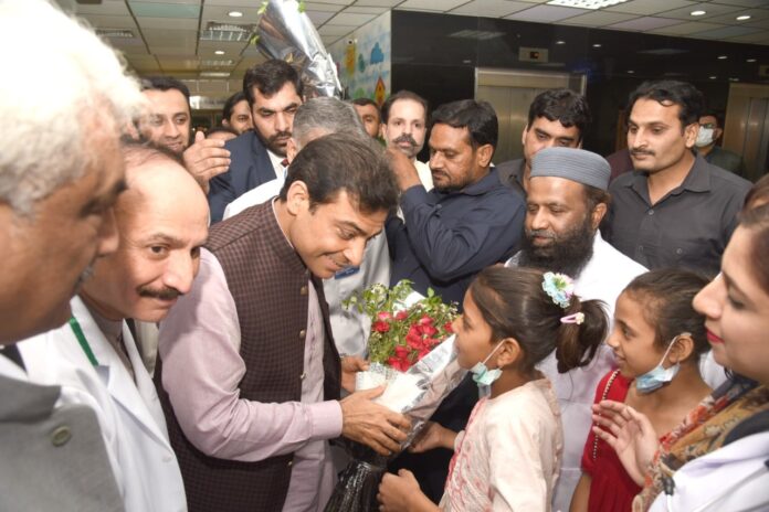 Pak Punjab CM leaves for Qatar to meet mother after three years