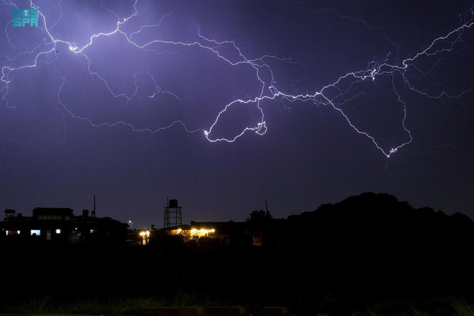 Saudi Arabia to experience thunder, dust storms during Eid: forecast reports