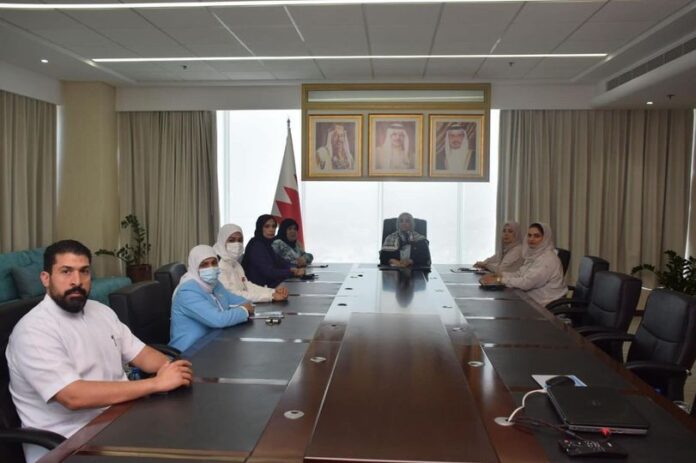 President of Bahraini Nursing Association present at reception