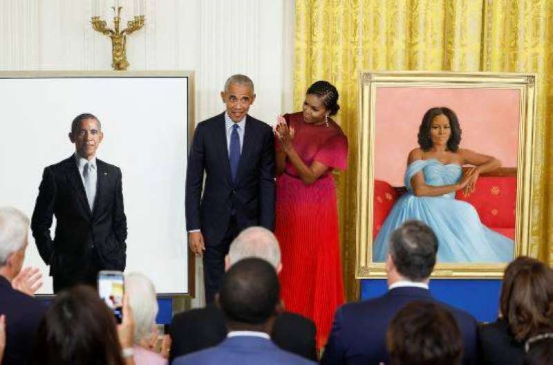Barack and Michelle Obama unveil two paintings of themselves in White House