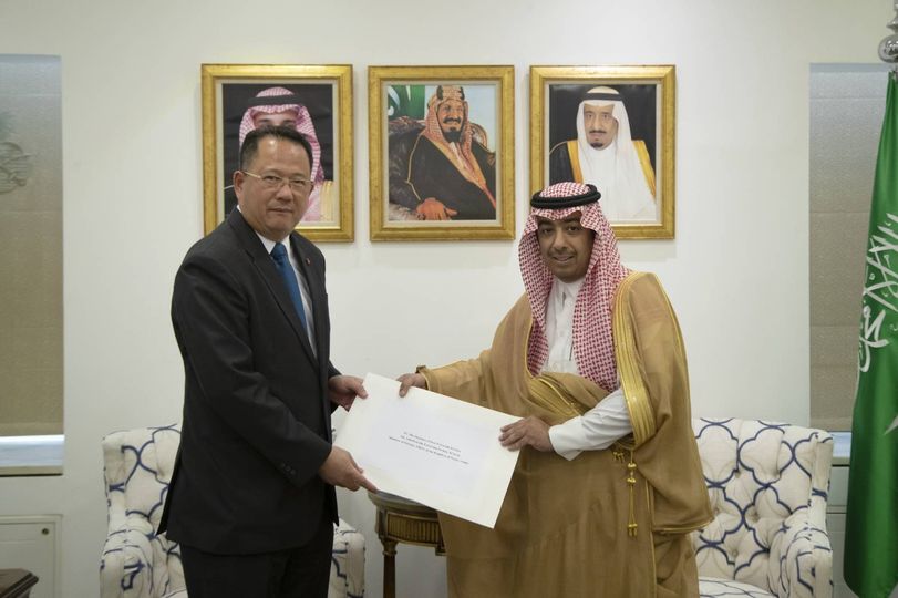 Ambassador of Thailand to Saudi Arabia presents credence letters to Abdulmajeed Al-Smari