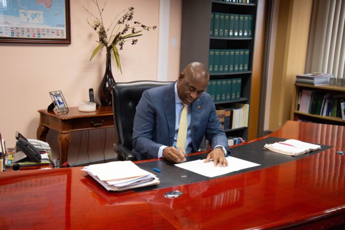 Dominica: PM Roosevelt Skerrit addresses CNCDs-related issues during press conference