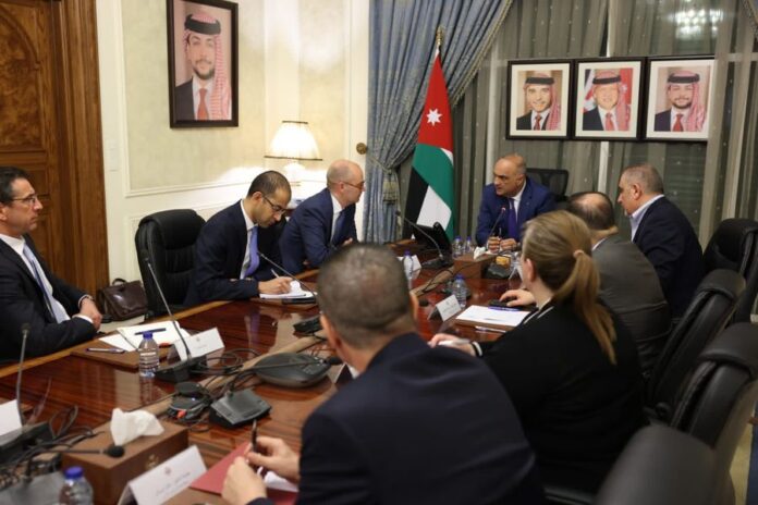 Jordan: PM Bisher Al-Khasawneh welcomes IMF Mission Head Ron Van Roden for economic review