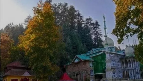 Promoting harmony: Grand Mosque and Temple sharing common yard in Kashmir