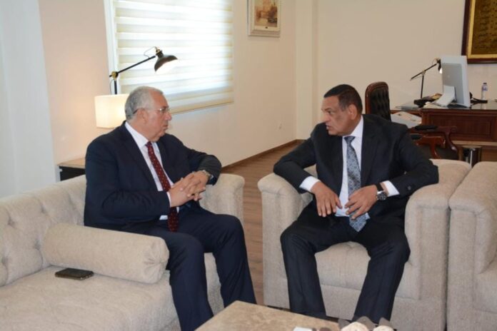 Egypt: Minister Hisham Amana hosts friendly meeting with Minister of Land