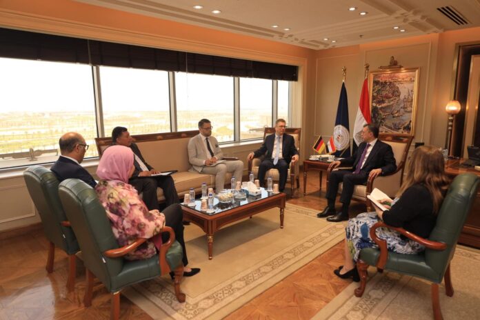 Egypt: Tourism Minister Ahmed Issa recieves German Ambassador, discusses tourism scope