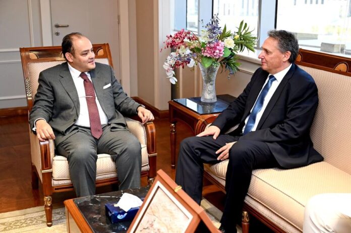 Minister Ahmed Samir hosts Mercedes-Benz Egypt CEO, talks market expansion  