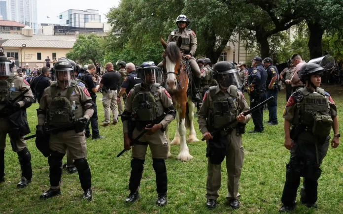 During clashes, protesters were pushed into streets. UT Austin and Governor Abbott authorized arrests, leading to 34 detentions, per DPS