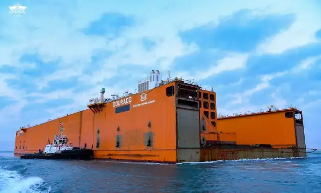 The giant 90-meter-wide DOURADO barge successfully crosses the Suez Canal - SCA