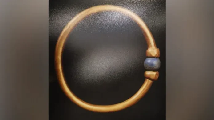 The stolen bracelet from King Amenemope’s era was adorned with lapis lazuli beads before being melted down for gold resale