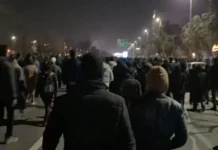 Mass Protests Sweep Iran Amid Currency Collapse and Calls for Overthrow Protesters in Tehran march through major streets, chanting slogans against Iran’s leadership amid heightened tensions and internet restrictions