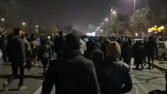 Protesters in Tehran march through major streets, chanting slogans against Iran’s leadership amid heightened tensions and internet restrictions