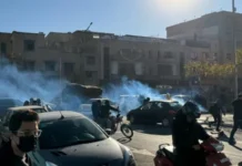 Trump Warns of US Intervention as Iran Protests Turn Deadly Iranian protesters clash with security forces during nationwide demonstrations sparked by economic hardship and falling currency values
